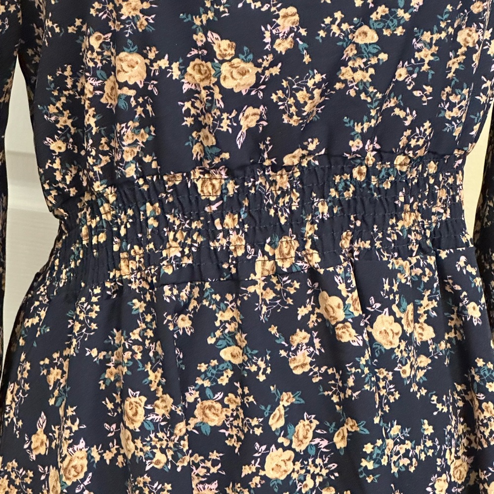 ❌SOLD❌Navy and Beige Floral Long Sleeve Dress Size Medium - Picture 4 of 9